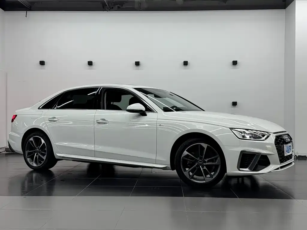 Audi A4L 2023 из CN, фото 4