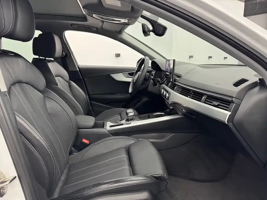 Audi A4L 2023 из CN, фото 2