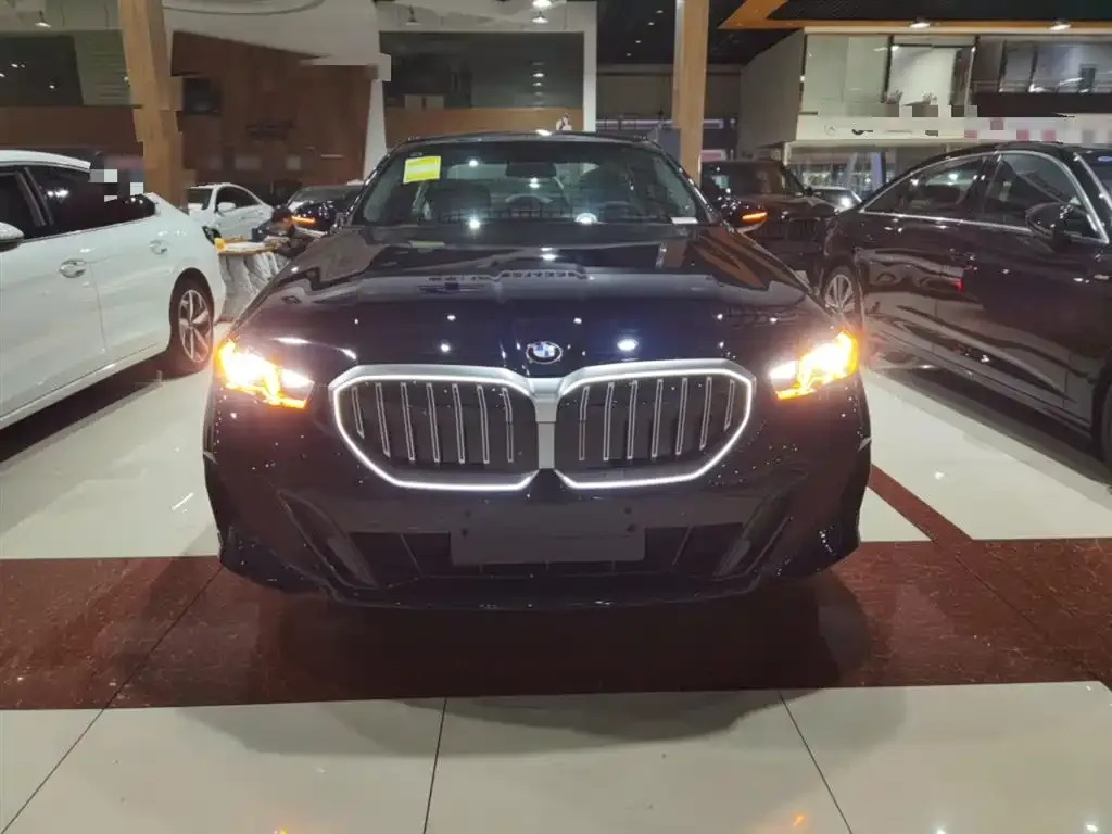 BMW 5 Series 2025 из CN, фото 2