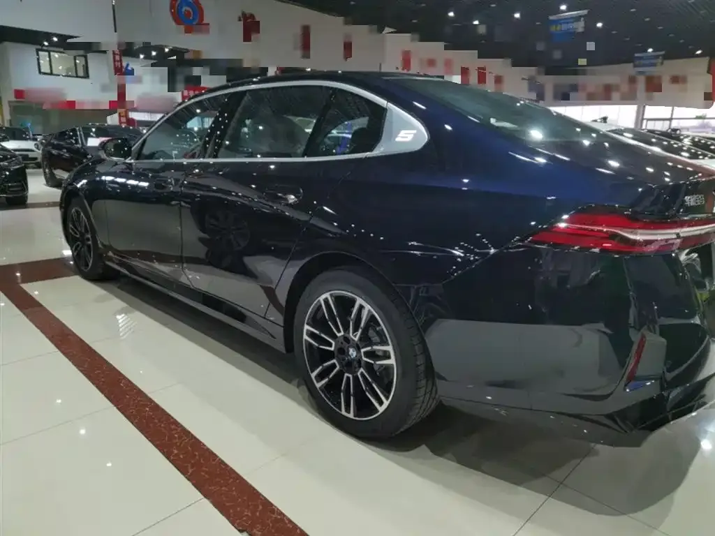BMW 5 Series 2025 из CN, фото 3