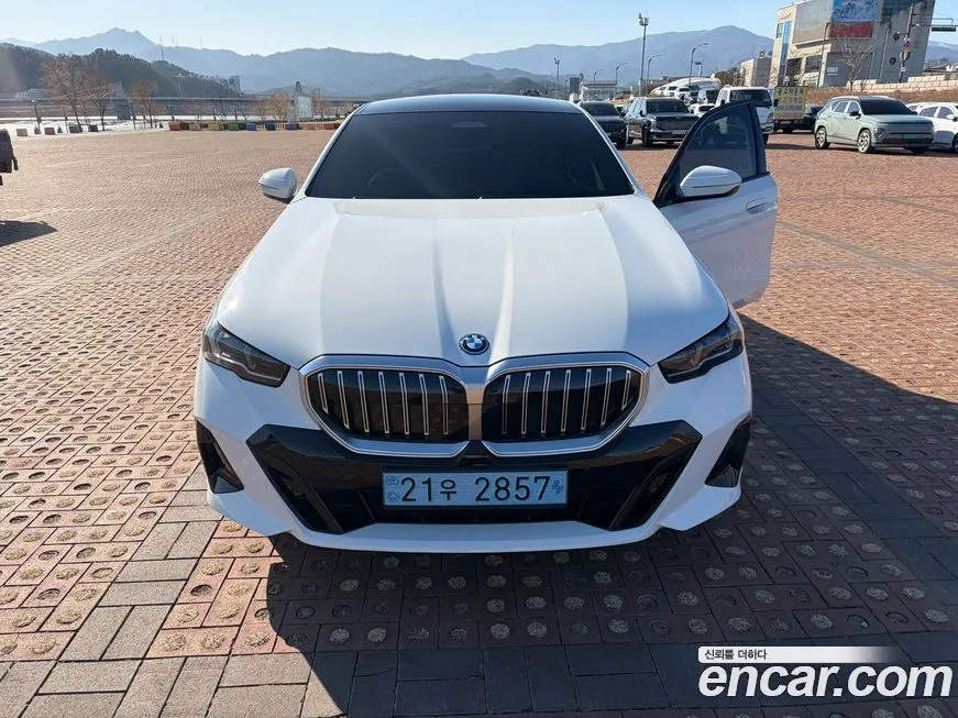BMW i5 — фото 2