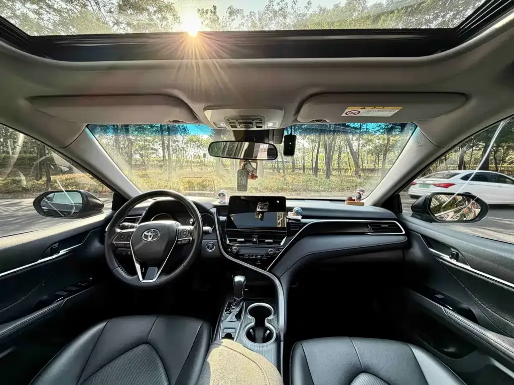Toyota Camry 2023 из CN, фото 5