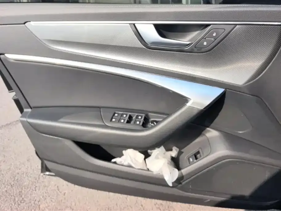 Audi A6L 2022 из CN, фото 2