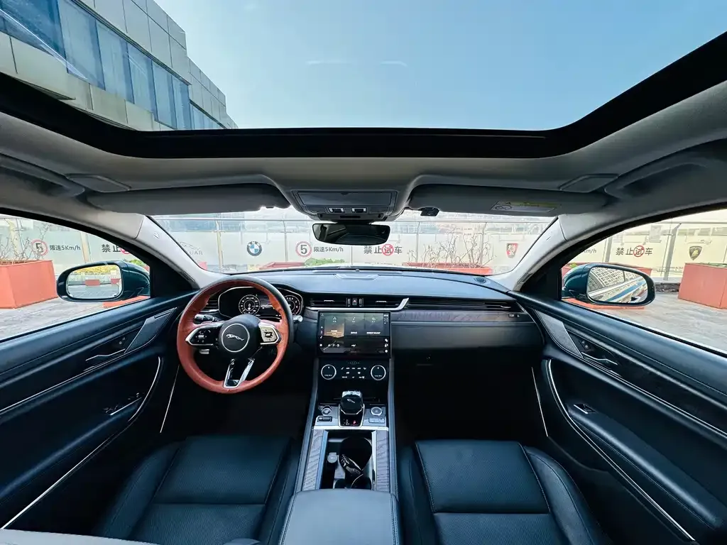 Jaguar XFL 2022 из CN, фото 9