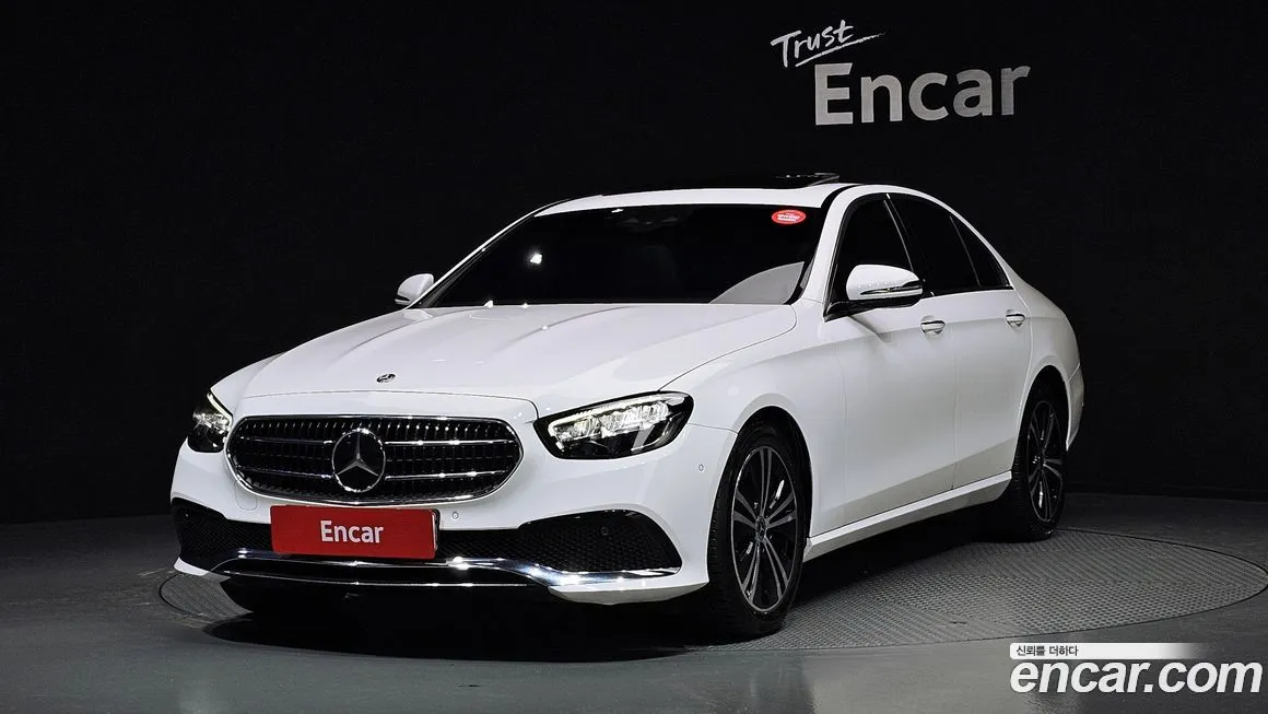 Mercedes-Benz E-Class — фото 1