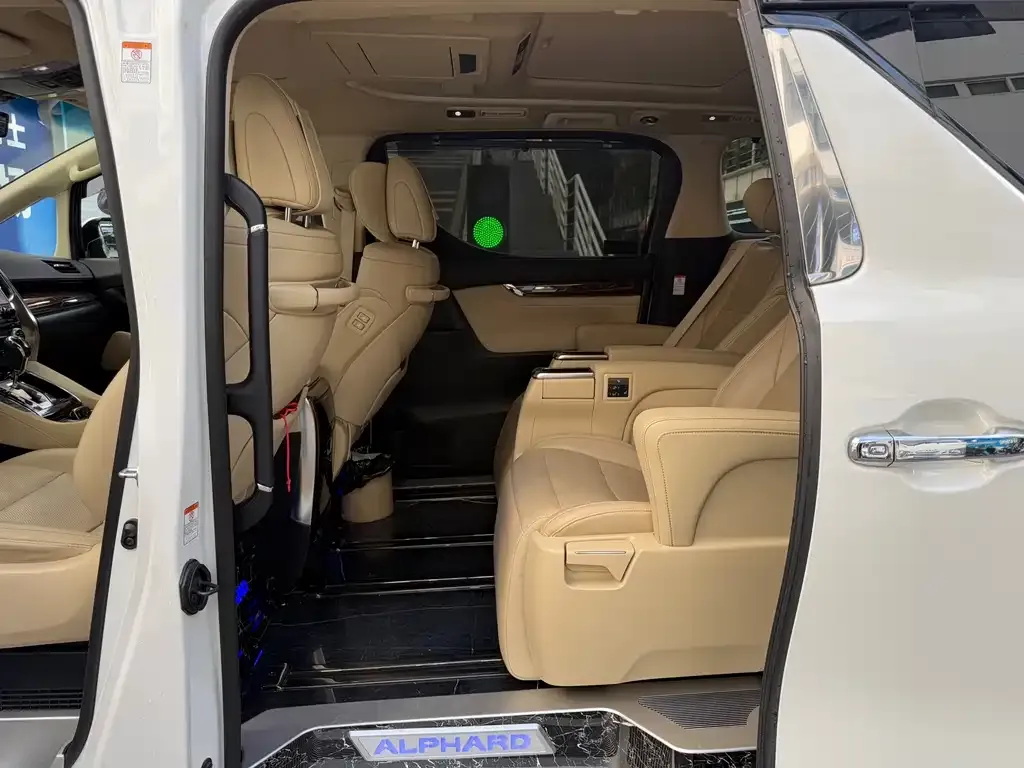 Toyota Alphard 2021 из CN, фото 2