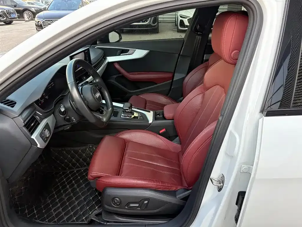 Audi A4L 2022 из CN, фото 4
