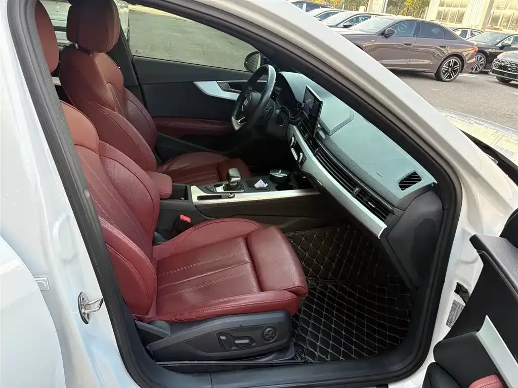 Audi A4L 2022 из CN, фото 2