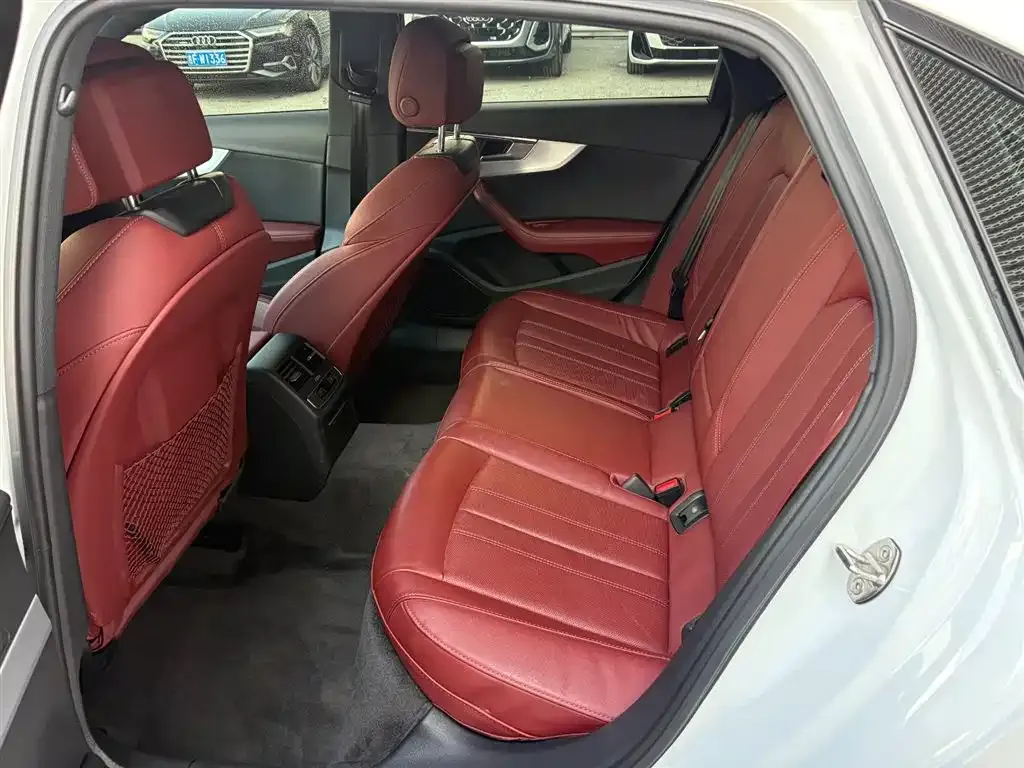 Audi A4L 2022 из CN, фото 7
