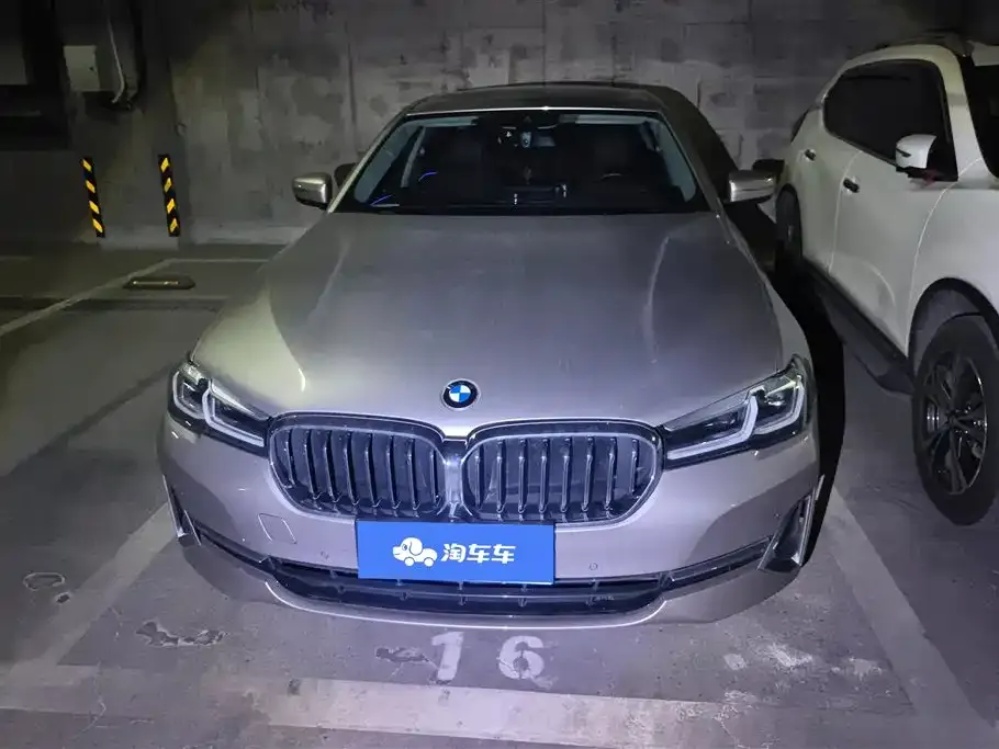 BMW 5 Series 2023 из CN, фото 4