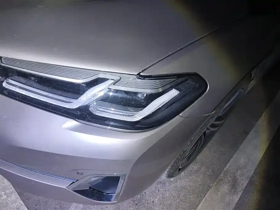 BMW 5 Series 2023 из CN, фото 2