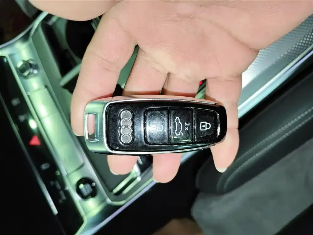 Audi A6L 2024 из CN, фото 2