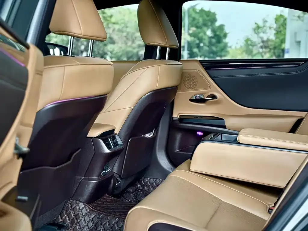Lexus ES 2021 из CN, фото 2