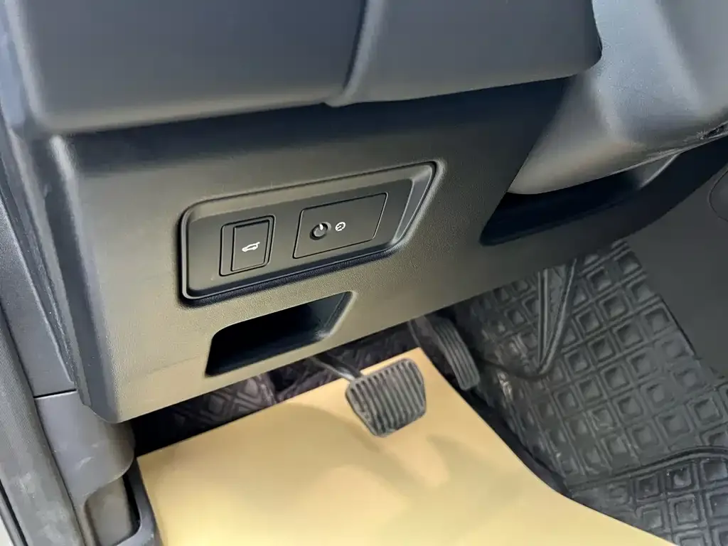Land Rover Discovery 2024 из CN, фото 2
