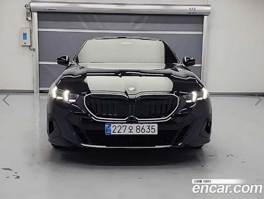 BMW 5-Series 2025 из KR, фото 2