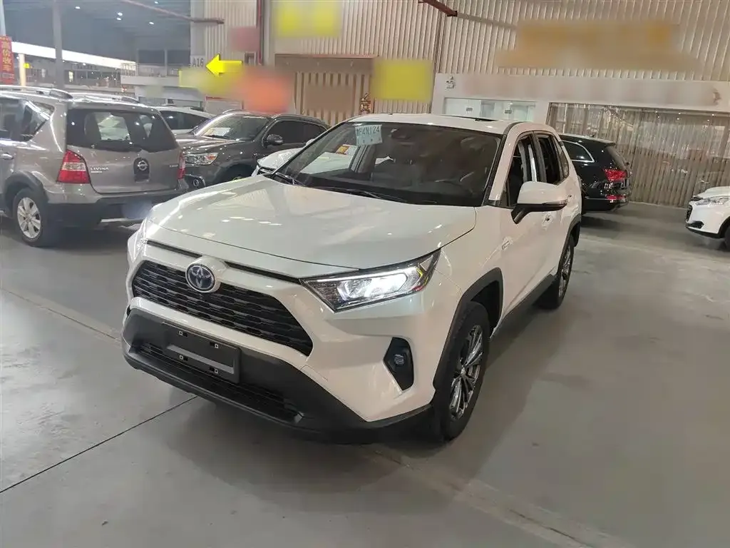 Toyota RAV4 2023 из CN, фото 1
