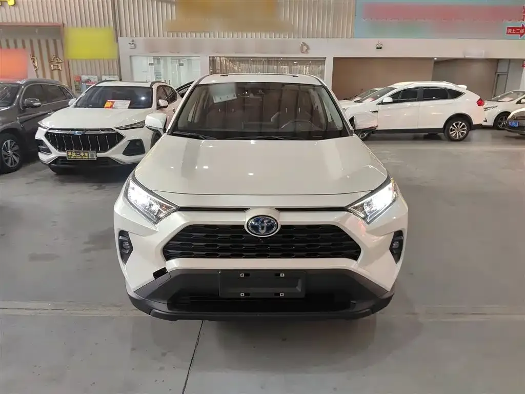 Toyota RAV4 2023 из CN, фото 3
