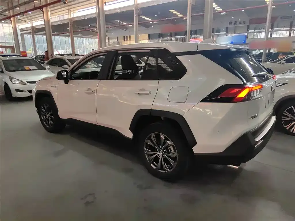 Toyota RAV4 2023 из CN, фото 5
