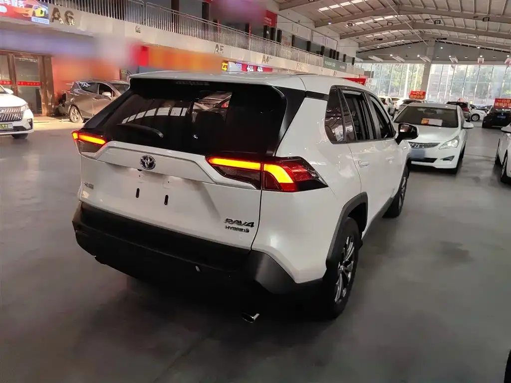 Toyota RAV4 2023 из CN, фото 7