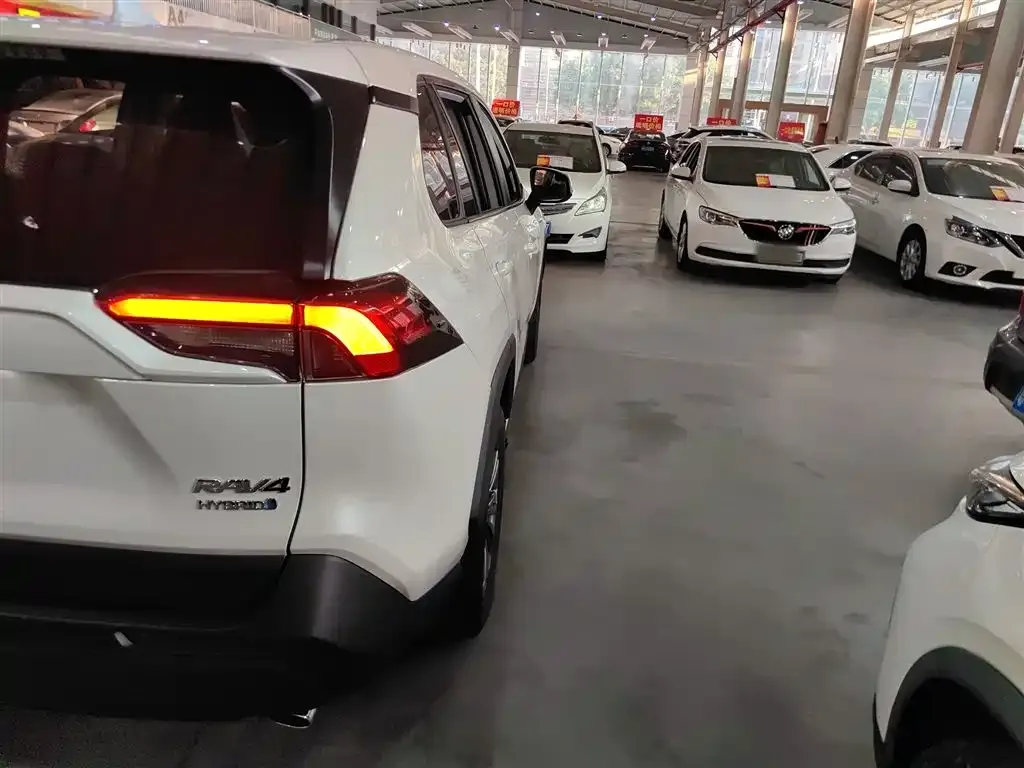 Toyota RAV4 2023 из CN, фото 8
