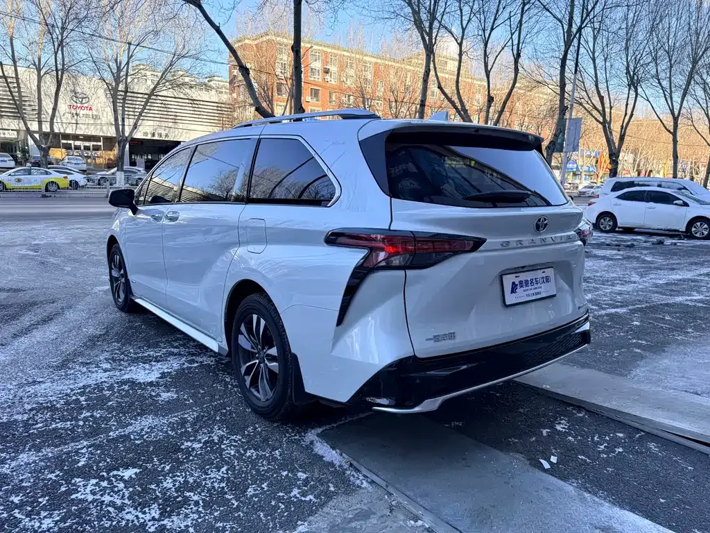 Toyota Granvia 2025 из CN, фото 7