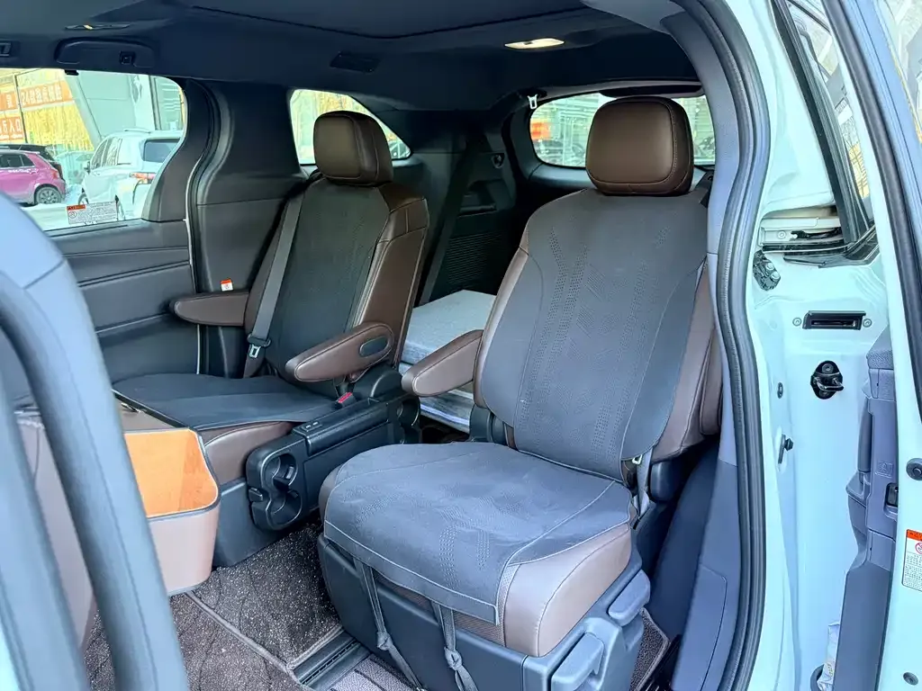 Toyota Granvia 2025 из CN, фото 5
