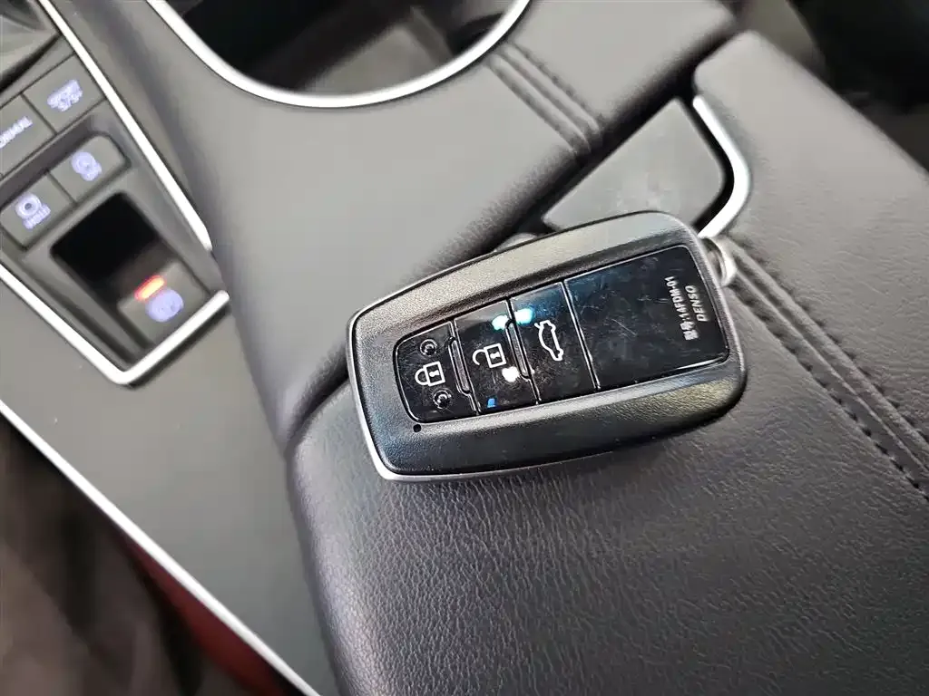 Toyota Avalon 2021 из CN, фото 9