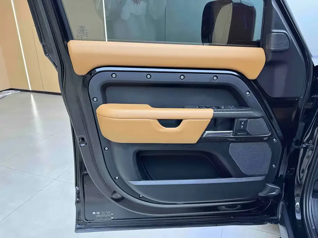 Land Rover Defender 2023 из CN, фото 3