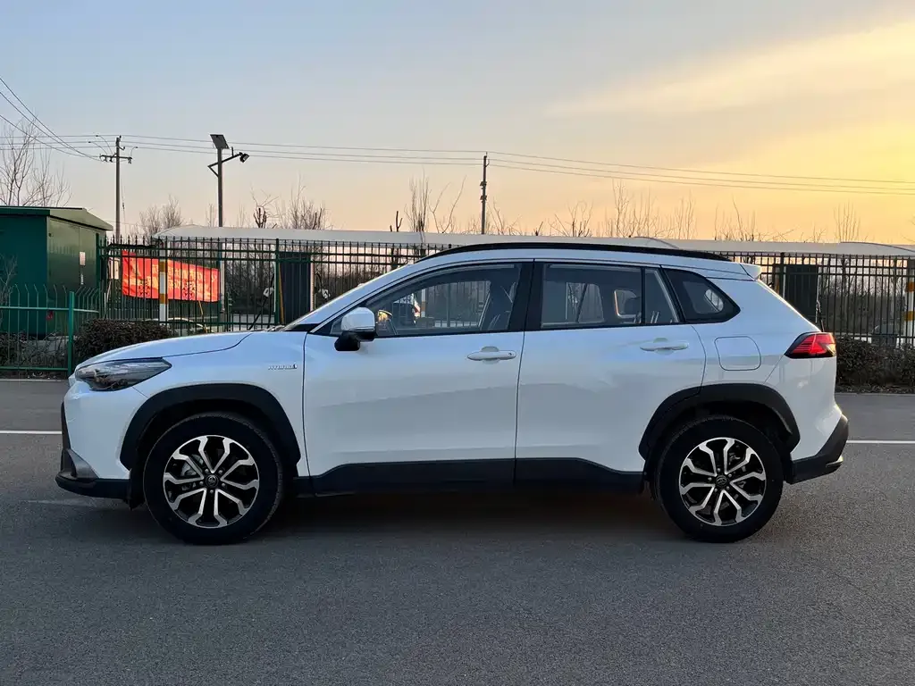 Toyota Frontlander 2023 из CN, фото 3