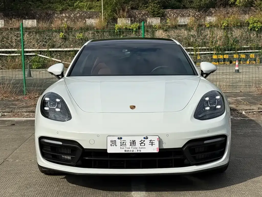 Porsche Panamera — фото 1