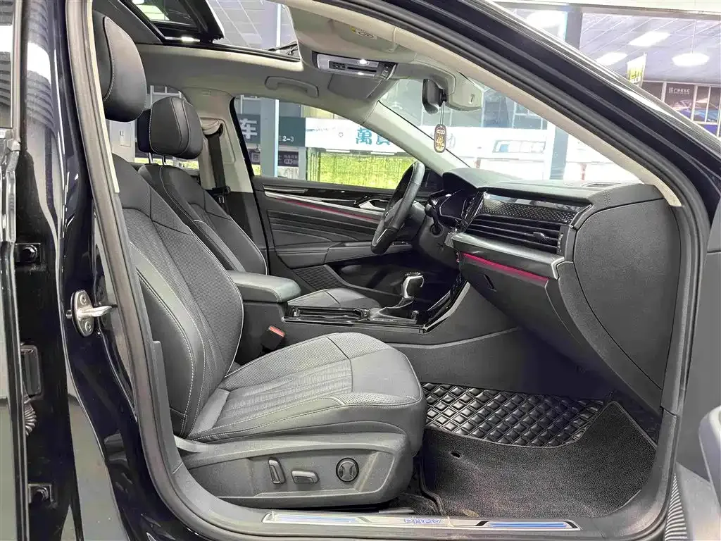 Volkswagen Passat New Energy — фото 10