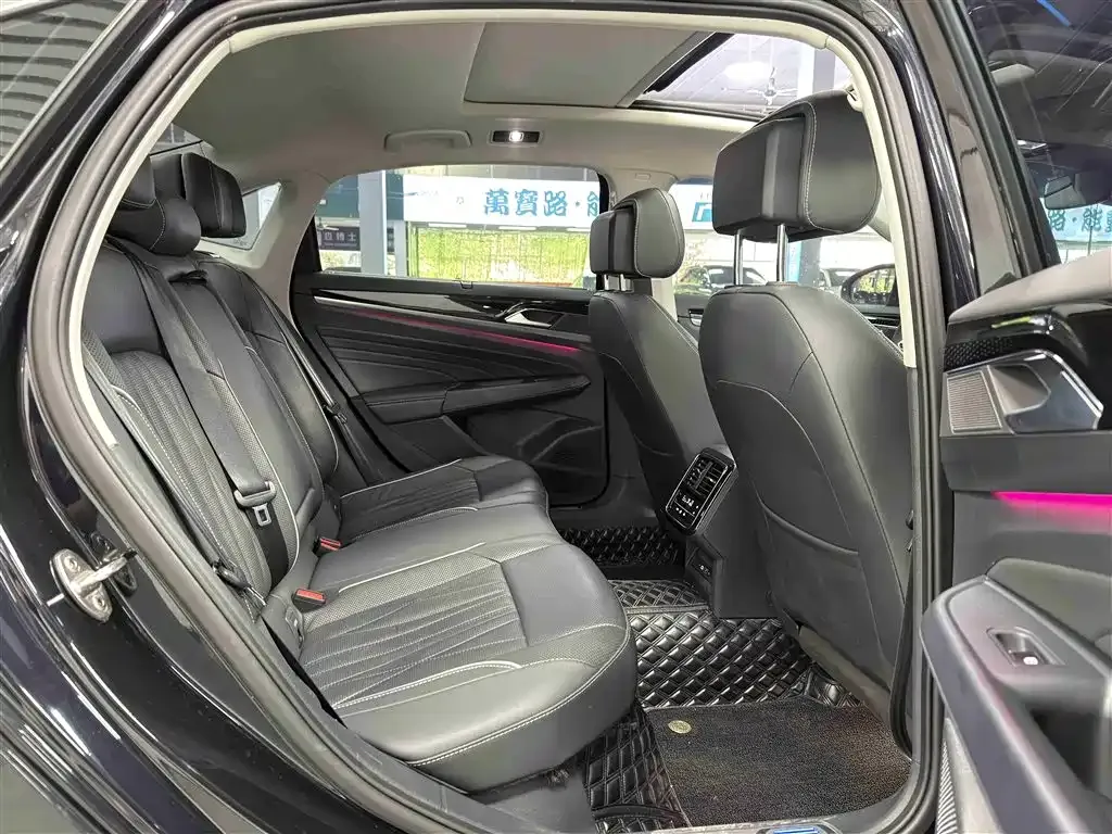 Volkswagen Passat New Energy — фото 3