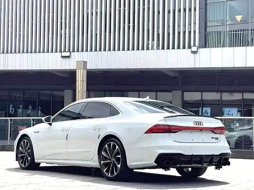 Audi A7L — фото 2