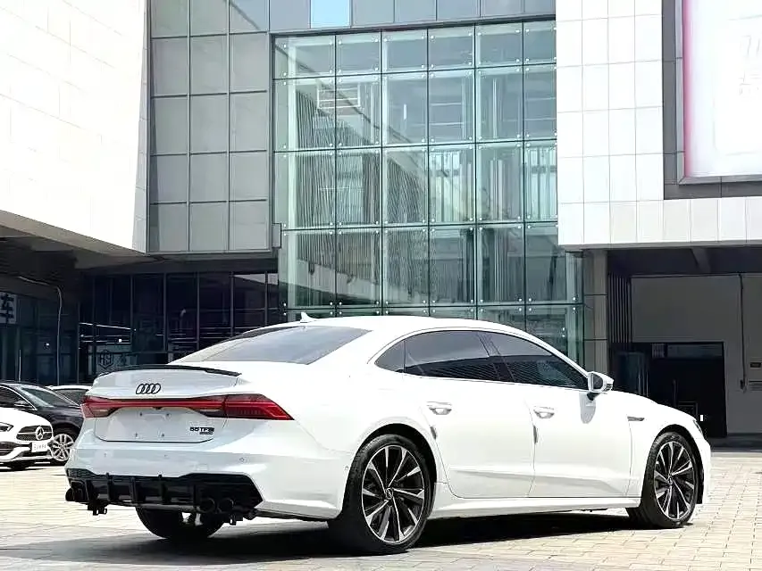 Audi A7L — фото 8