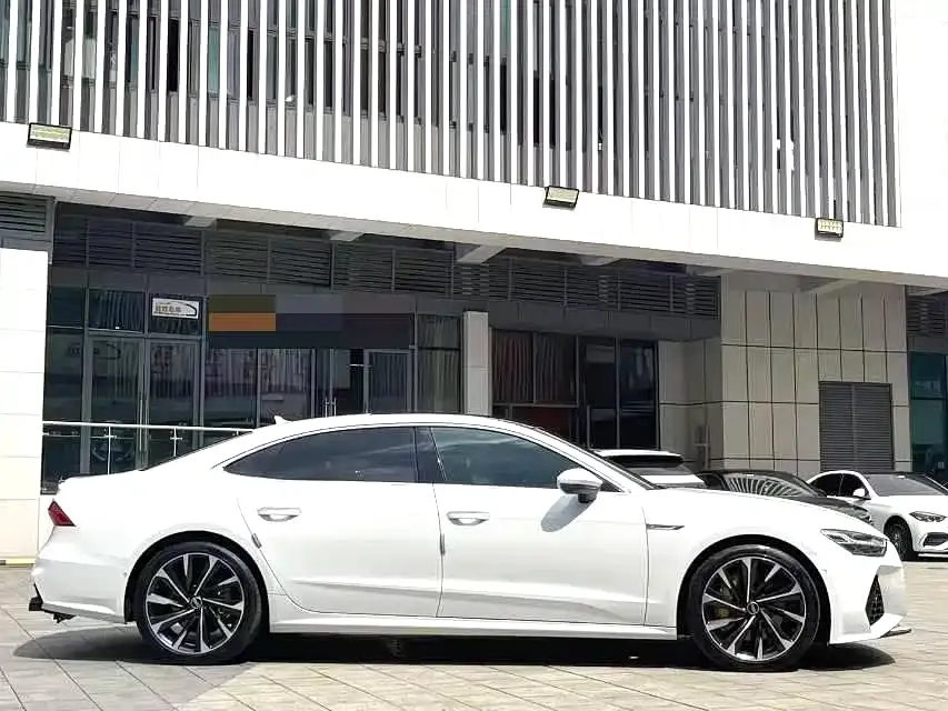 Audi A7L — фото 7