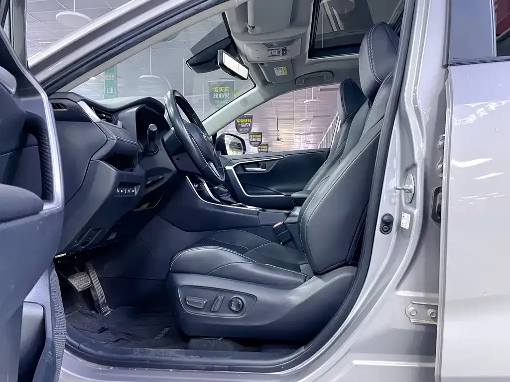 Toyota Wildlander 2023 из CN, фото 9
