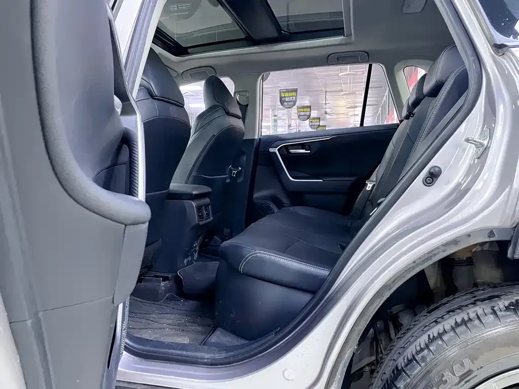 Toyota Wildlander 2023 из CN, фото 8