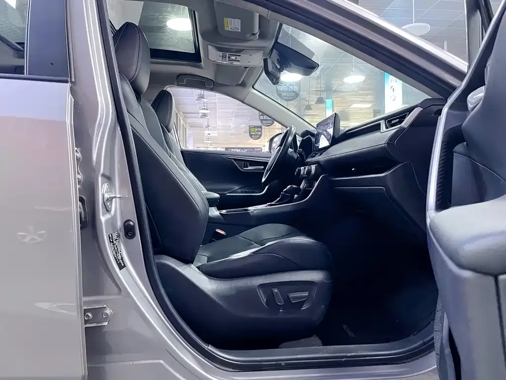 Toyota Wildlander 2023 из CN, фото 6