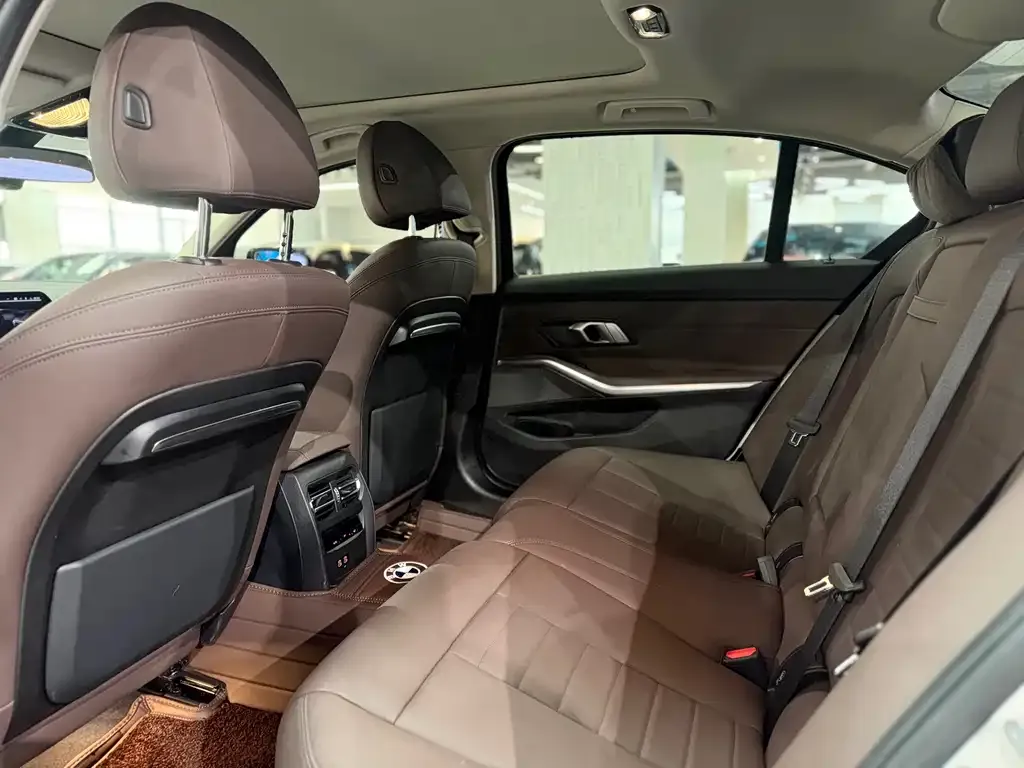 BMW 3 Series 2021 из CN, фото 8