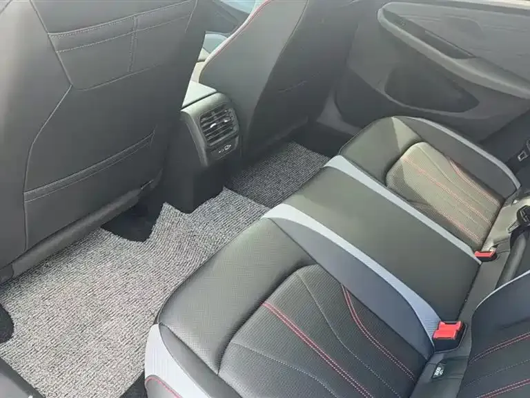 Volkswagen Lamando 2023 из CN, фото 3