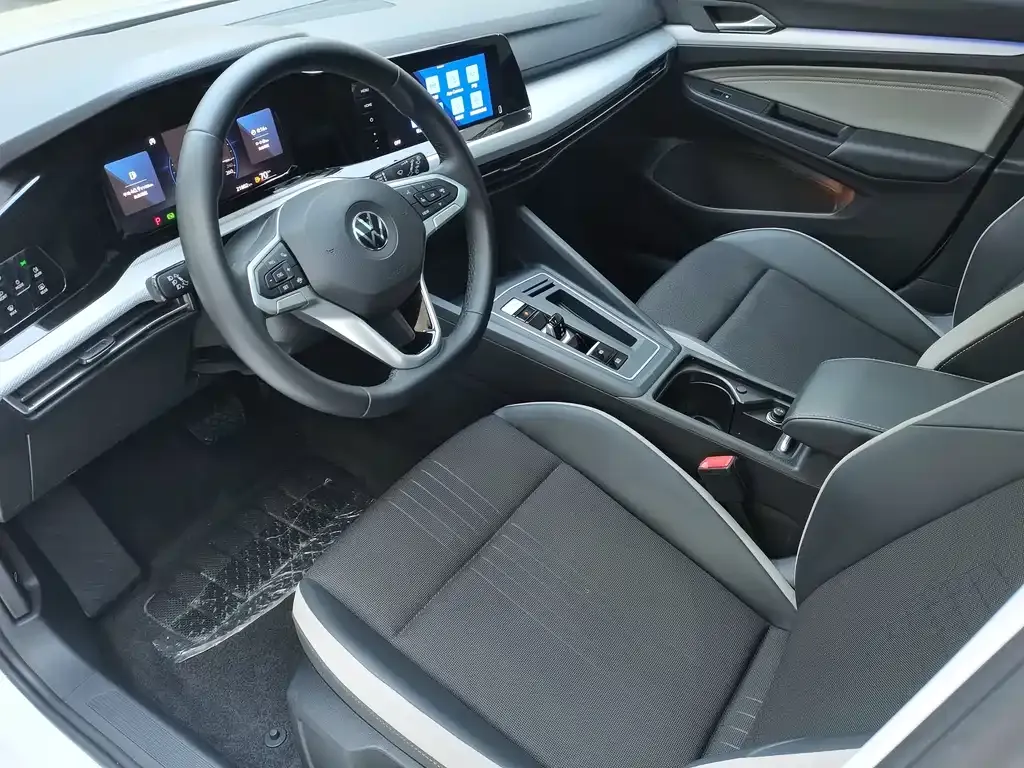 Volkswagen Golf 2023 из CN, фото 7