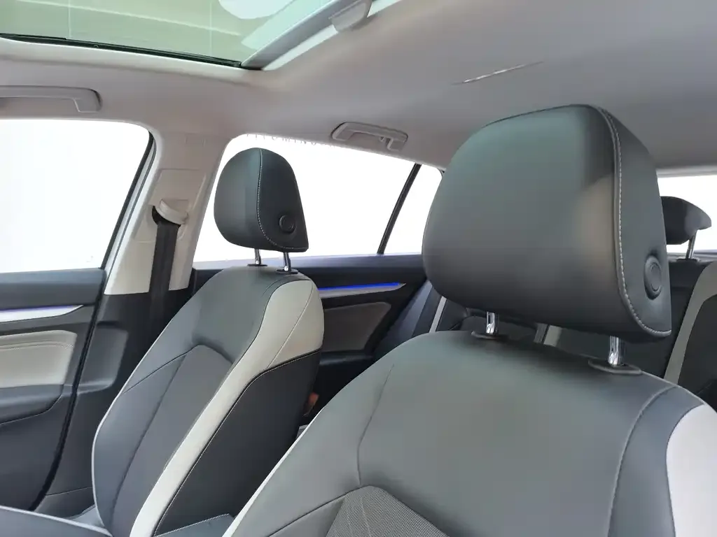 Volkswagen Golf 2023 из CN, фото 9