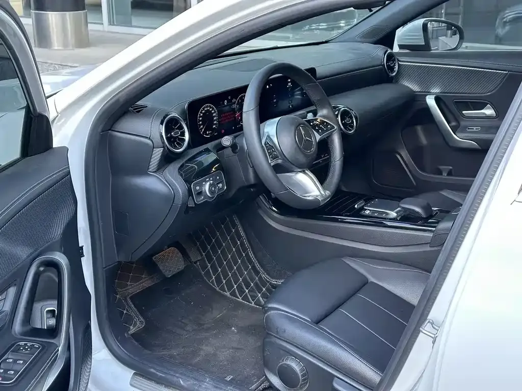 Mercedes-Benz A-Class 2023 из CN, фото 7