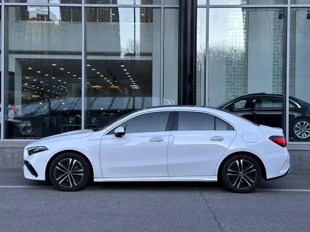 Mercedes-Benz A-Class 2023 из CN, фото 3