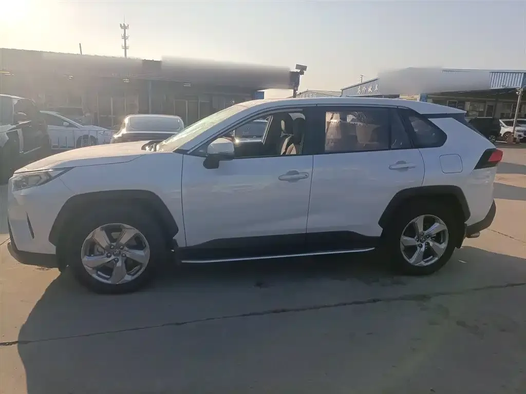 Toyota RAV4 2021 из CN, фото 5