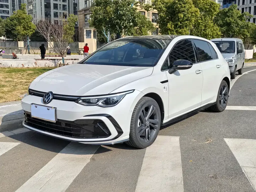 Volkswagen Golf 2023 из CN, фото 1