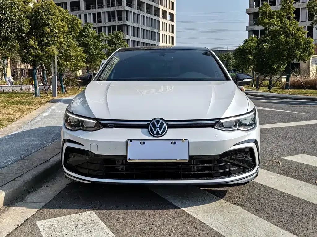 Volkswagen Golf 2023 из CN, фото 10