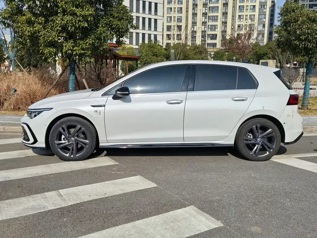 Volkswagen Golf 2023 из CN, фото 7