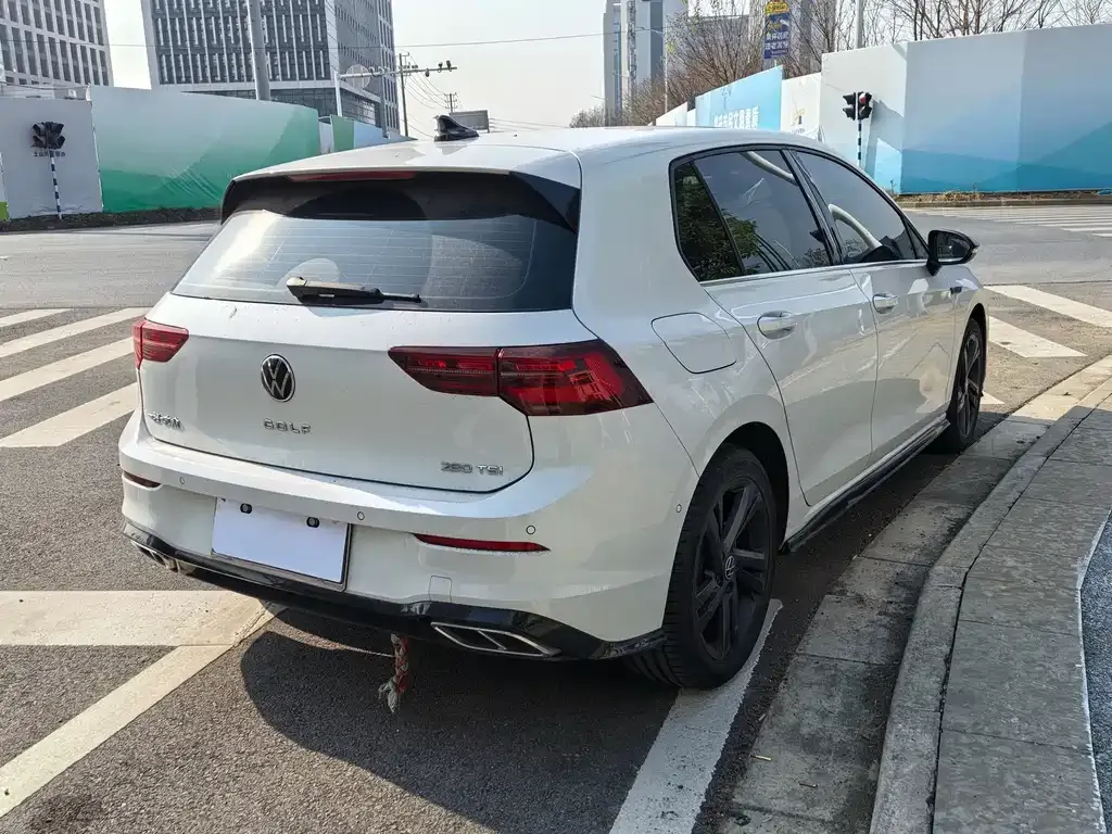 Volkswagen Golf 2023 из CN, фото 6