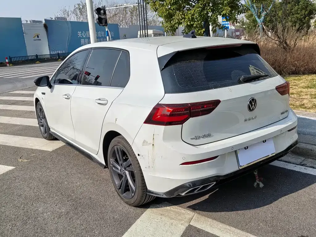 Volkswagen Golf 2023 из CN, фото 3